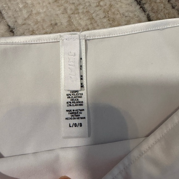 SKIMS White Lace Trim Pajama Set - Picture 4 of 5